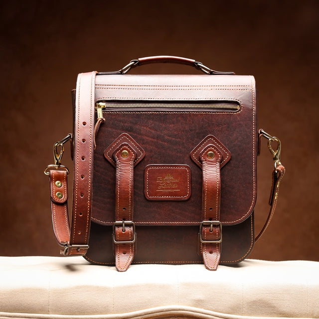 Messenger Olkalaukku - Suunnitellut Black Island Leather