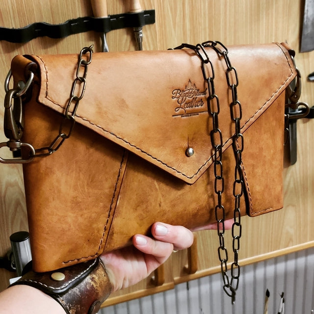 Kirje käsilaukku - Suunnitellut Black Island Leather